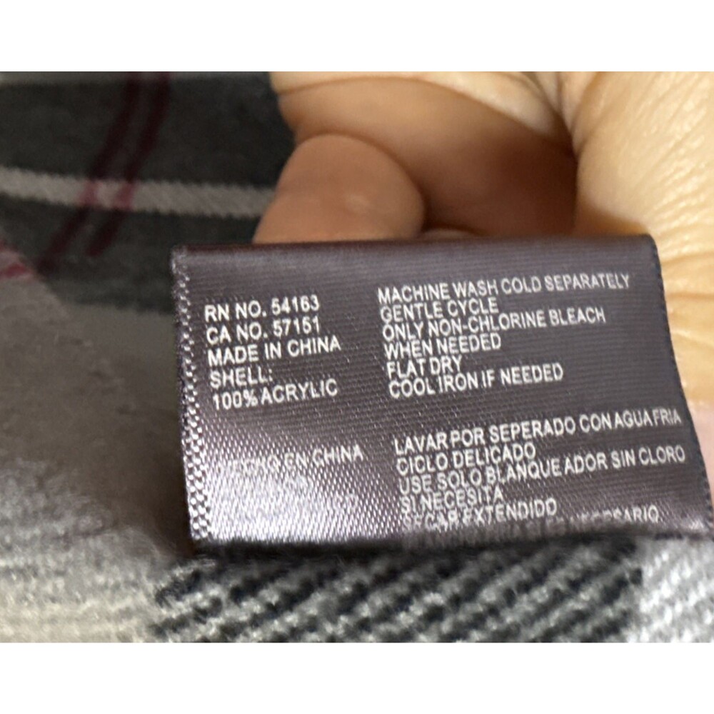 Dockers Men's Plaid Scarf Gray One Size 12x62" Classic Outdoors Winter NWOT - Picture 4 of 4